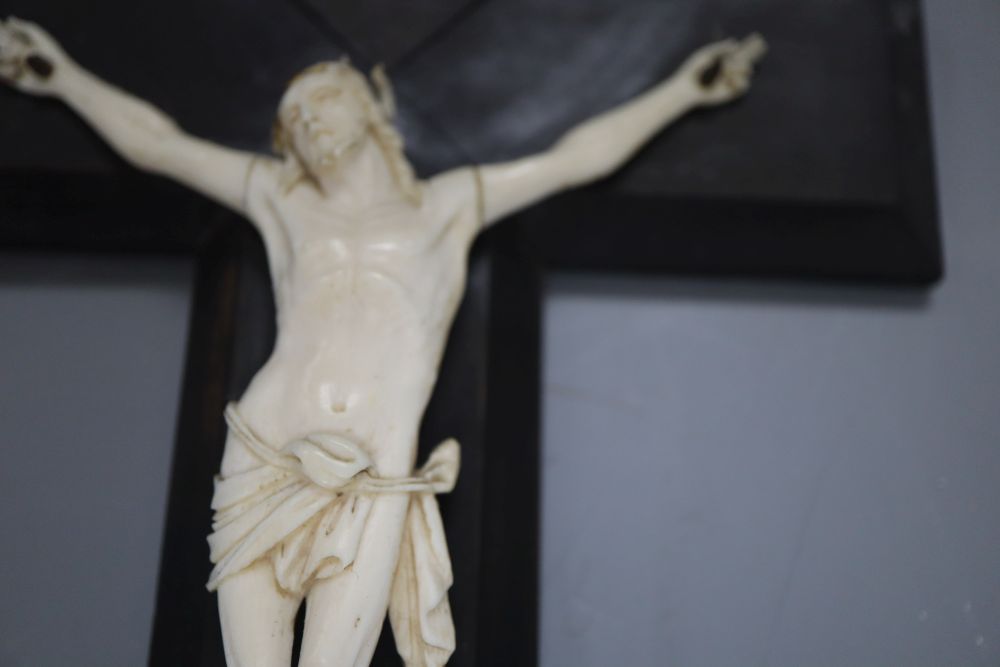 A Dieppe carved ivory crucifix, length 27.5cm